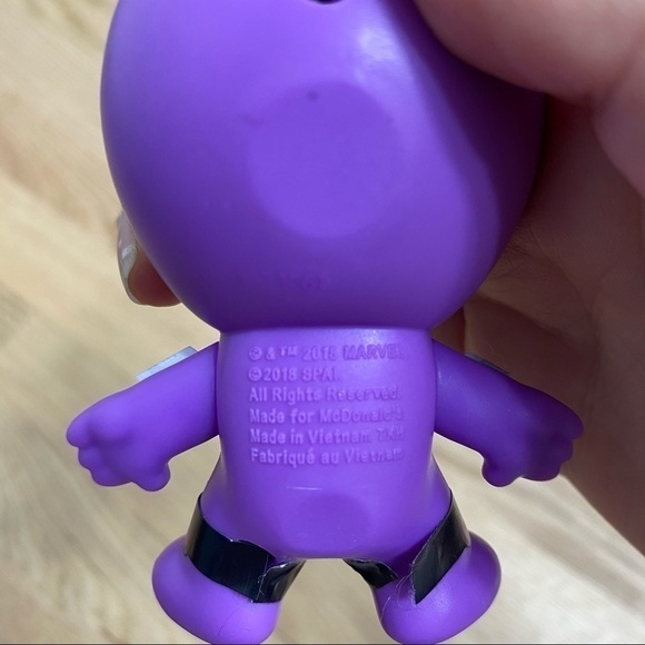 Spider Gwen Prowler Mini Figure Purple Verse - Picture 2 of 3